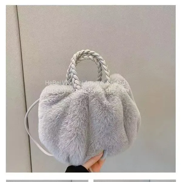 011Newly Arrived Small Plush Handbag High Quality Women's Popular Design Cloud Plush Purse Personality Girl Faux Fur Handbag photo-4