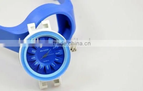 Chrysanthemum Dial Fashion Sport Silicone Rubber Quartz Sport Wristband Watch photo-2