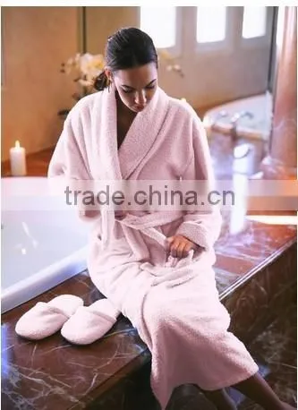 Super Warm Sleepwear Ladies Fleece Bathrobes Made in China photo-3