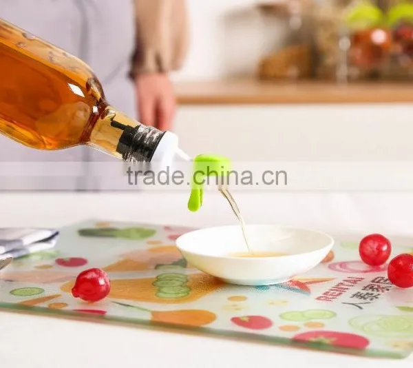 500ml Clear Glass Oil Vinegar Bottle With Plastic Green Dispenser photo-5