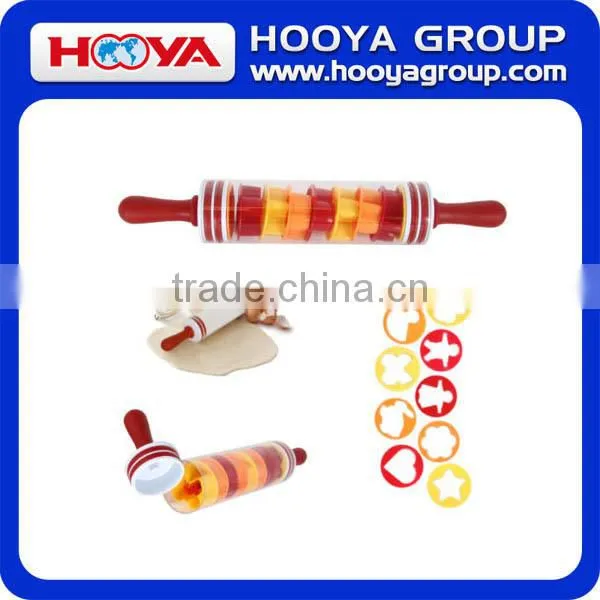Plastic Rolling Pin With 9 Biscuit Cutters photo-3