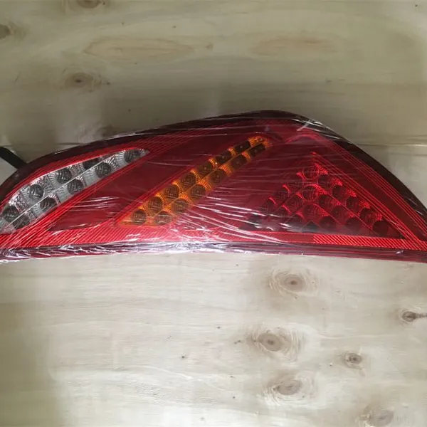 24V Auto Plastic Parts LCK6128 Led Tail Lights Z-HX761X230L-LH Rear Brake Light for Zhongtong Bus photo-2