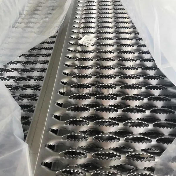 Customized Size Hole Pattern Stainless Steel 304 316 Perforated Metal Sheet Round Hole Anti-Slip for Stair Tread and Platform photo-2