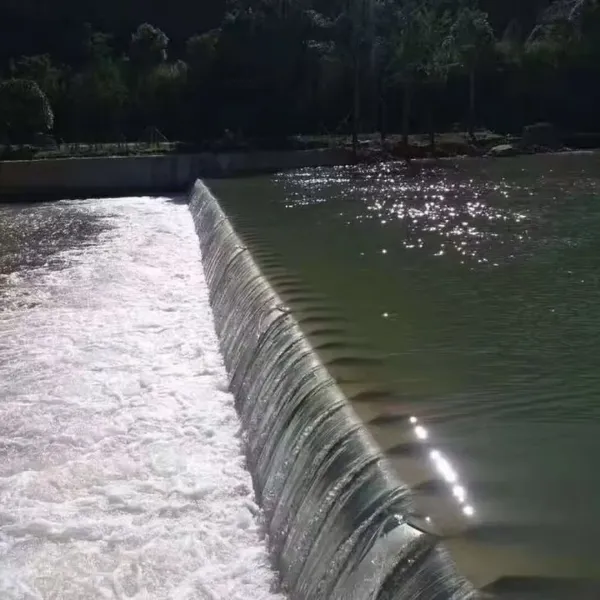 Reliable Inflatable Rubber Dam for Water Barrage and Landscape Applications photo-2