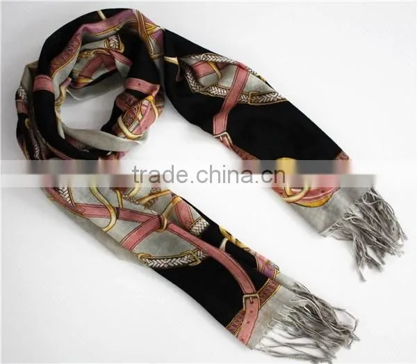 Belt Printed Wool Scarf With Fringe photo-5