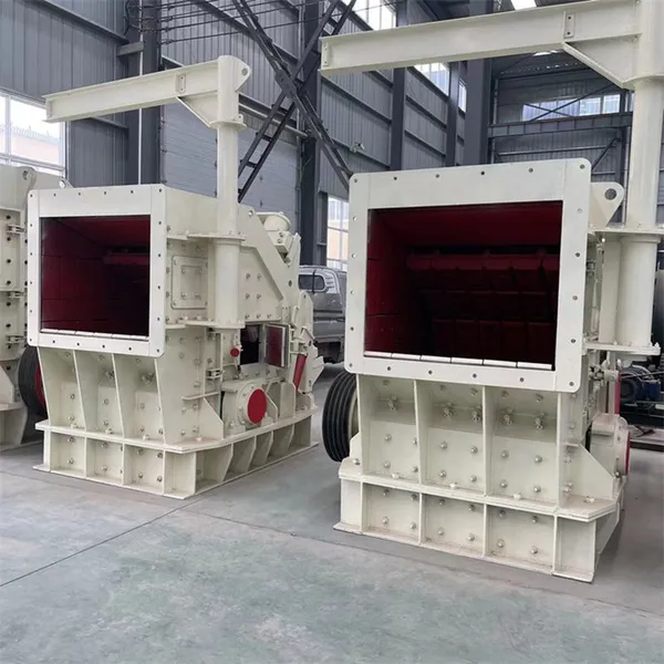 Oil-powered and Electric-powered Mobile Impact Crusher for Granite and Limestone Crushing Equipment. photo-2