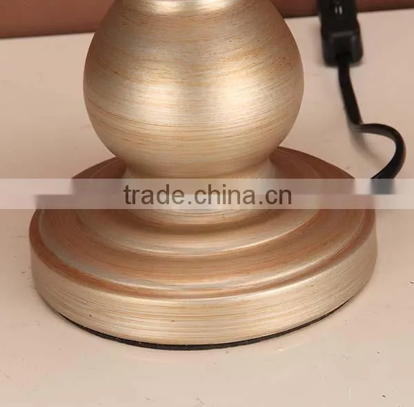 Small Iron Reading Lamp With Linen Shade photo-4