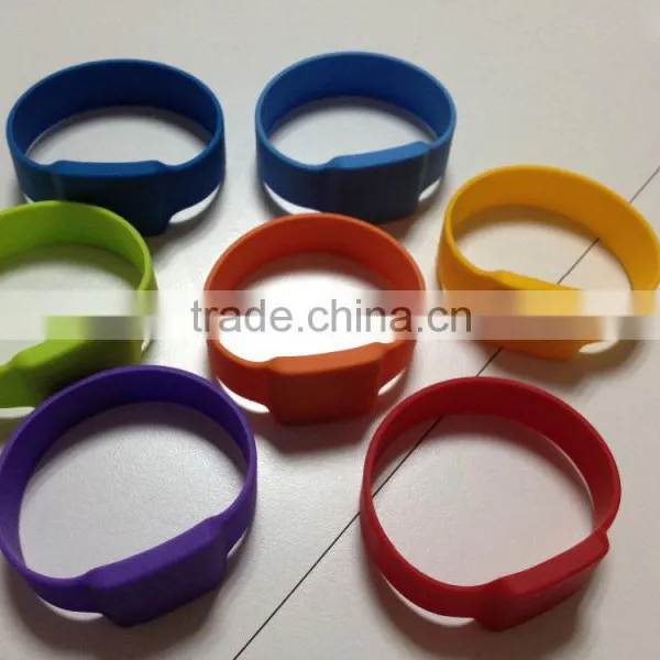 Bespoke Silicone RFID Silicone Wristbands for Promotion photo-4