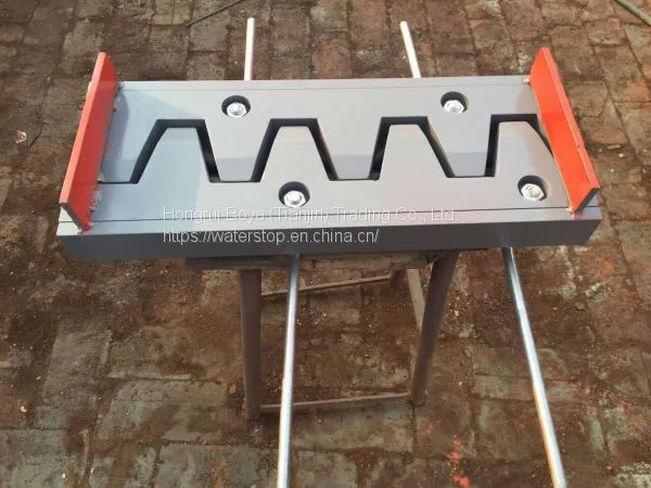 Steel plate finger type expansion joints for bridges