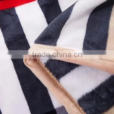 Good Hand Feel 300GSM Lattice Printing Flannel Blanket photo-3
