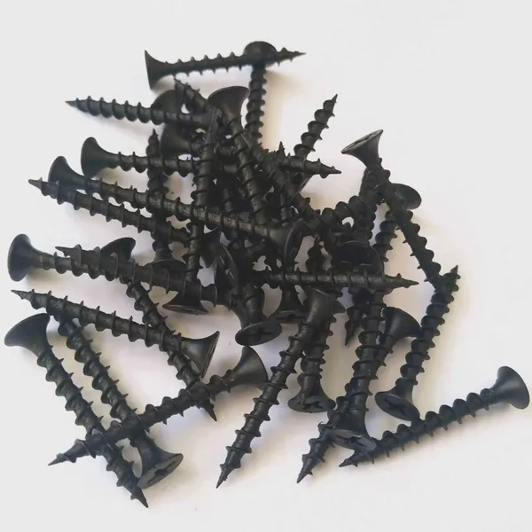 Tornillos de yeso para perfiles metálicos y paredes de partición. Tamaños completos disponibles desde 13mm hasta 100mm, con fosfato negro y punta afilada