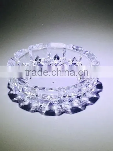 Antique Shining Round Engraved Glass Ashtrays for Wolesale photo-4