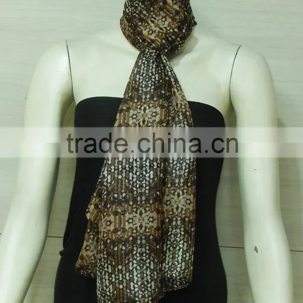 Fashionable Fancy Printed Silk Scarf 90*90cm photo-3