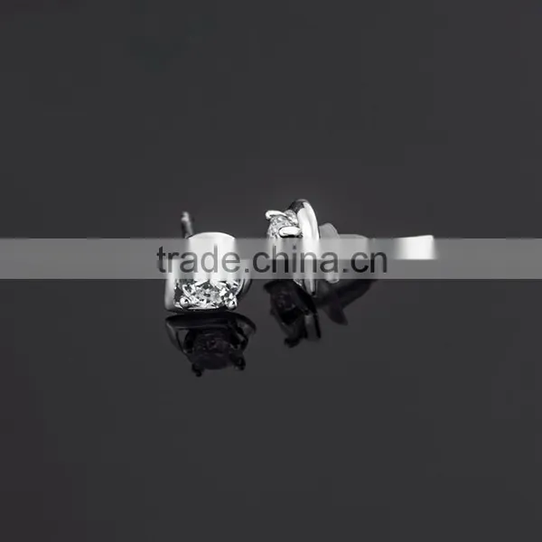 Latest Fashion Jewelry, Synthetic Diamond Stud Earrings in 18k Gold Plating Sterling Silver Jewelry China Wholesale photo-3