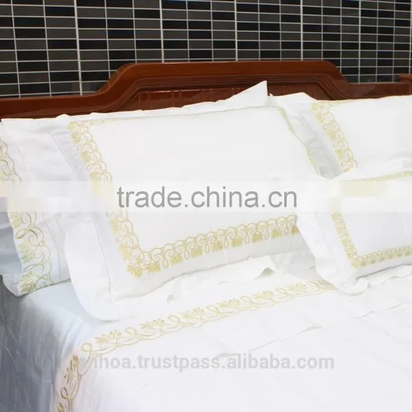 Flowers Embroidered Bedding Set With Hemstitch in Red Hue photo-2