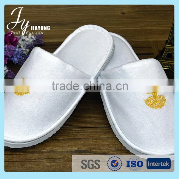 China Slipper Factory Coral Fleece Hotel Terry Slipper With Embroidery Logo photo-2
