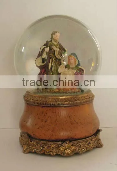 2015 High Quality Resin Customized Religious Snow Globe