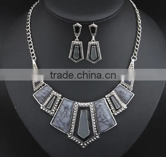 Zm33252a Hot Selling Vintage Jewelry Accessory Resin Necklace and Earring Set photo-3