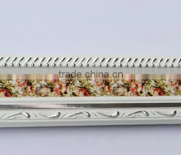 Red Flower Wooden Frame Moulding photo-2