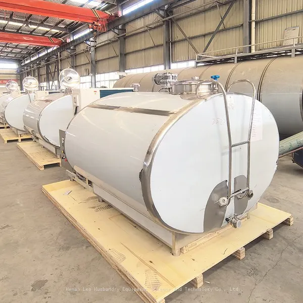 Stainless Steel Raw Milk Cooling Tank Dairy Farm Milk Chiller Tank Fresh Milk Refrigeration Storage Tank
