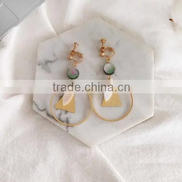 Zm35142a Summer Simple Women Clip on Statement Earrings New Design Shell Hoop Earrings photo-4