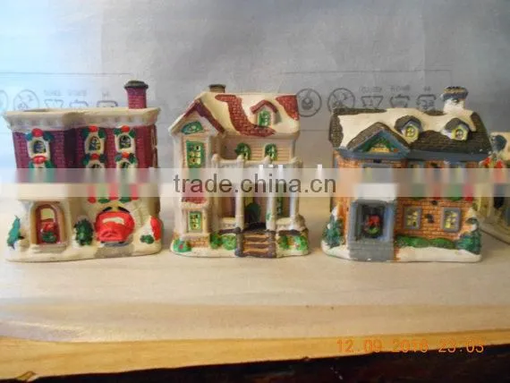 Set of 5 Christmas Village Houses & 6 People Figurines photo-2