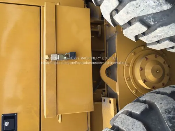Продаются бывшие в употреблении дорожные graders Caterpillar 140 photo-3