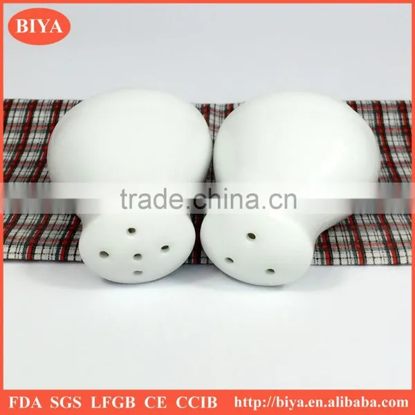Salt Shaker White Ceramic Salt and Pepper Shaker Set