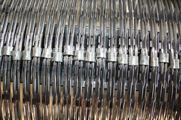 China ANPING Manufacturer Razor Wire Protective Net photo-5