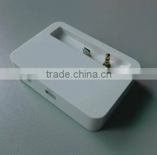 Potable Stylish Docking Station, Base Charger, for IPhone 5/5S With 3.5mm Audio Output