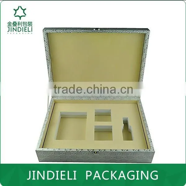 Silver Beautiful Professional Make up Cosmetic Case photo-3