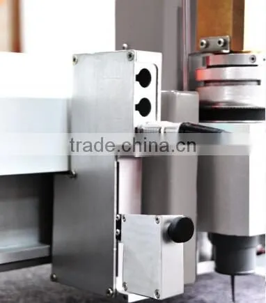 Auto-feeding Apparel Pattern Cutting Tool photo-2