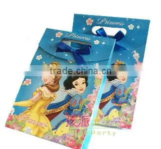 China Customized Grid Printing Wholesale Luxury Handbag Shape Paper Gift Bag With Gift Paper Bag photo-5