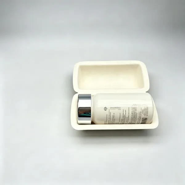 Emballage en pâte moulée par pressage humide, moulage rigide et lisse de la pâte par pressage humide