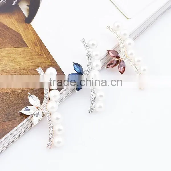 China Supplier Cheap Wholesale Zinc Alloy Magnetic Artificial Flower Rhinestone Brooch photo-4