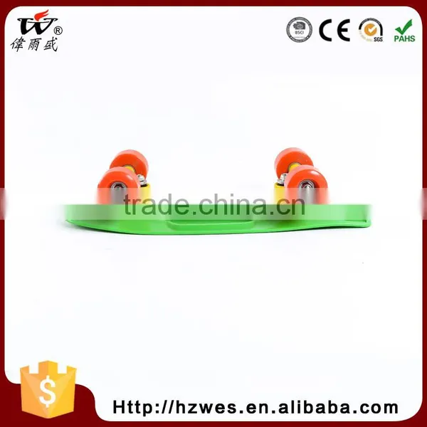 OEM 40kgs OEM PVC Wheels Fish Shape Skateboard for Kids photo-4