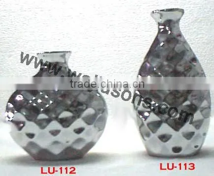 Hammered Patterns in Sugar Style Metal Vase in Mirror Polish Made in Sheet Aluminium photo-3