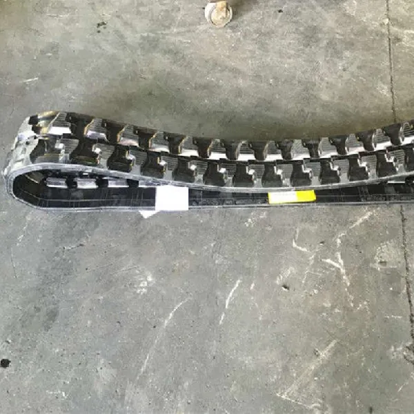 Small Bobcat Replacement Tracks Low Ground Pressure 3168mm Overall Length