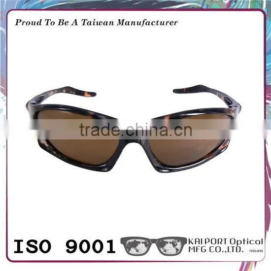 Lightly Polarized Material Lens Sporty Men Style Sunglasses photo-2