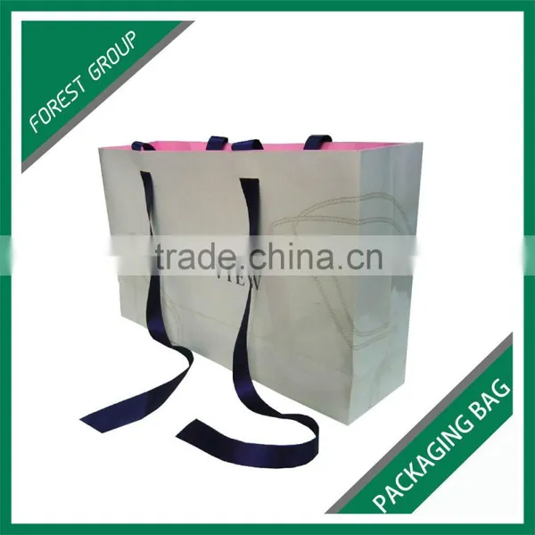MEDIUM SIZE WHITE GLOSSY GARMENTS PACKAGING BAGS WITH SPOT UV VARNISHED LOGO photo-4
