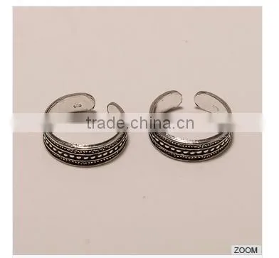 T0002-STERLING SILVER BEAUTIFULLY CRAVED DESIGN FASHION WEAR PLAIN TOERING 2.73