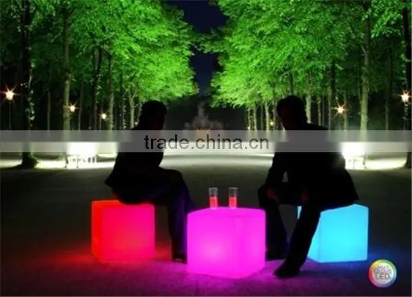Factory Wholesale Rechargeable PE Material Waterproof Outdoor Led Cube photo-3
