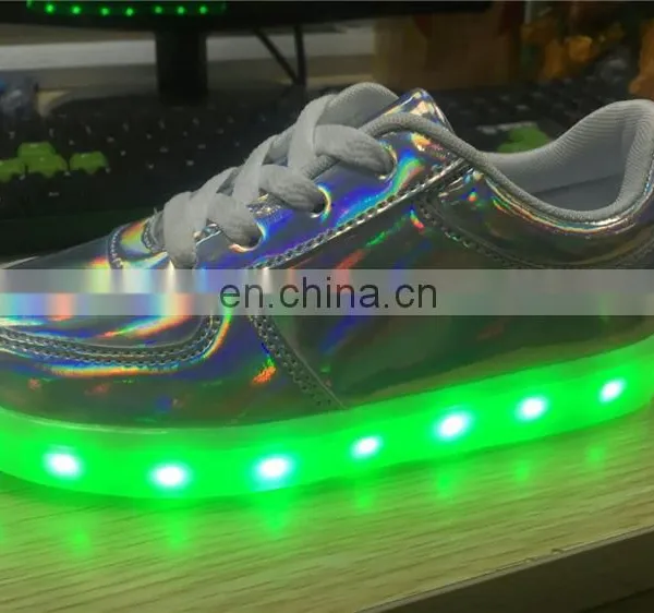 Factory Wholesale Price Low MOQ Sports Gift Simulation Children LED Light up Kids Shoes photo-4