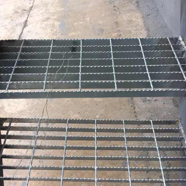 Stainless Steel Grating for Heavy-Duty Inspection Stairs and Walkways photo-3