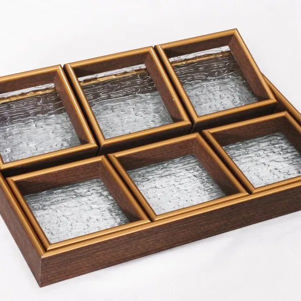 Plastic tray