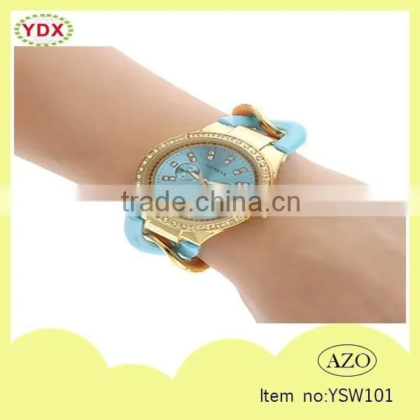 Fashion Diamond Decoration Alloy Geneva Watches for Ladies photo-5