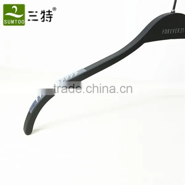 Hot Saling Rubber Black Set Wooden Hangers of Forever 21 photo-4