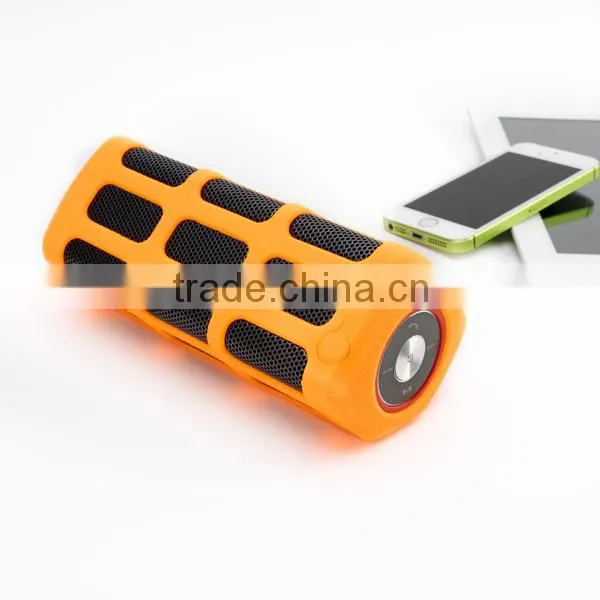 RS7720 Portable IPX4 Weatherproof Dustproof Handsfree Wireless Speaker With Power Bank Waterproof Bluetooth Speaker 10W photo-2