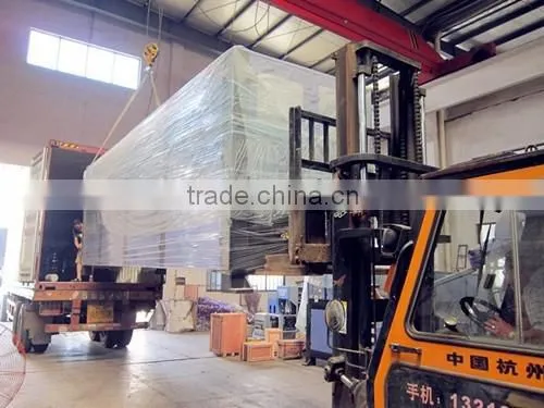 4 Cavity Automatic Blow Moulding Machine photo-5