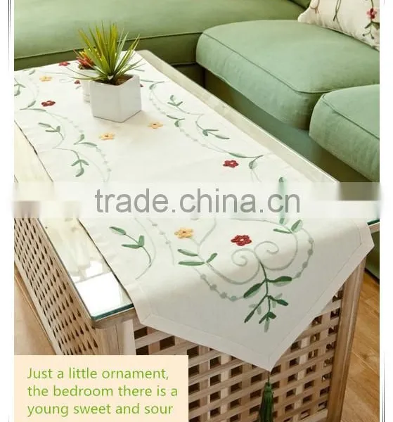 Hot Sale Handmade Embroidered Signature Cotton Table Runner